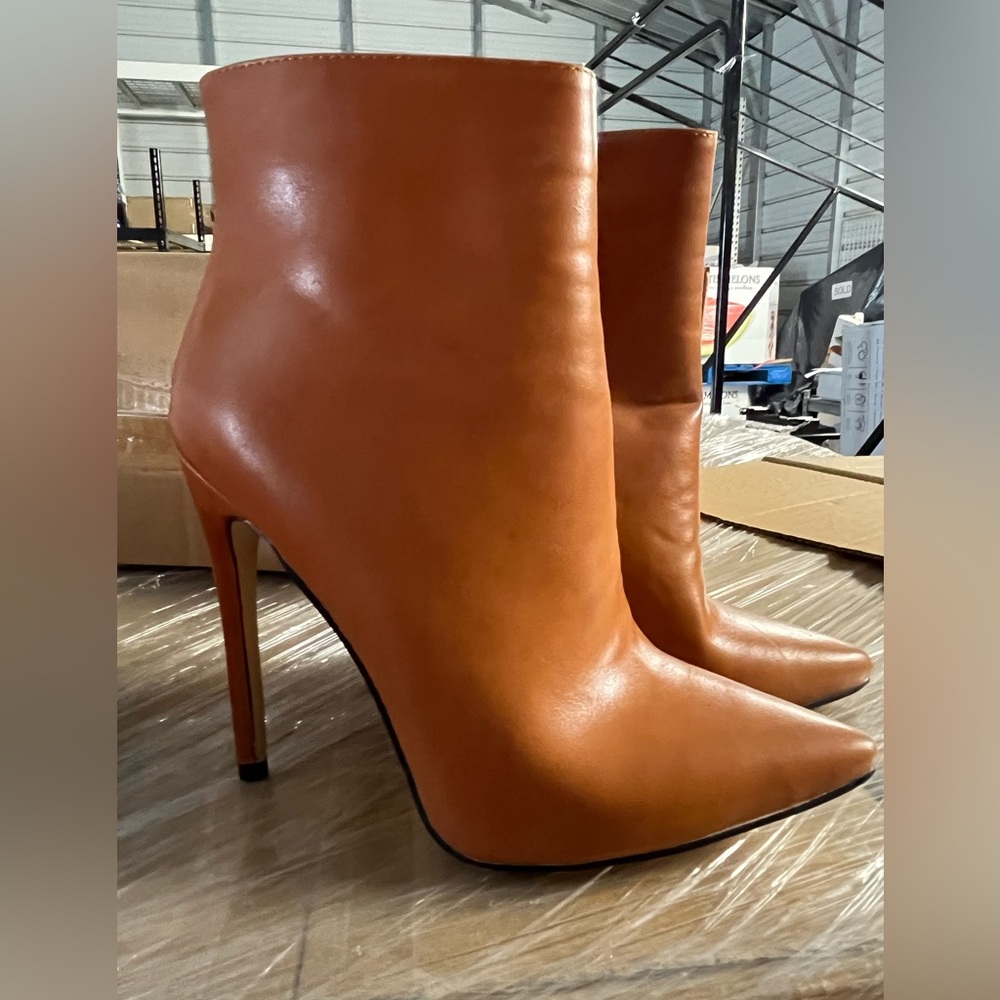 Heeled boots